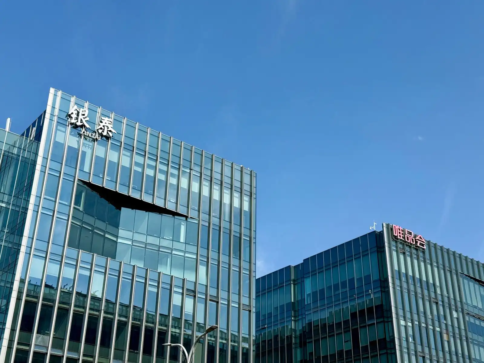 门窗加工设备与幕墙加工设备的技术差异及选型对比分析