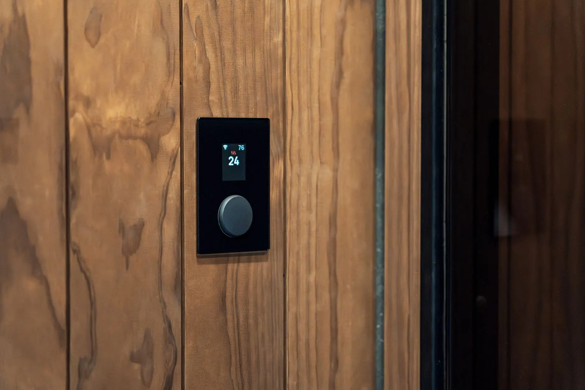 幕墙加工设备行业现状与智能化升级趋势:从单机自动化到整线集成